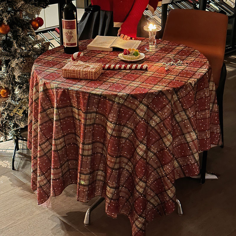 Τραπεζομάντιλο με πλέγμα σε σκανδιναβικό στυλ, τετράγωνο σχήμα, από πολυεστέρα, αντοχή σε υψηλές θερμοκρασίες.