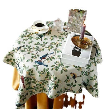 Τραπεζομάντιλο ορθογώνιο με μοτίβα φυτών, λουλουδιών και χαριτωμένων ζώων (Υλικό: πολυεστέρας-βαμβάκι; Σχήμα: ορθογώνιο; Χαρακτηριστικά: αντοχή στη φθορά, προστασία από τη σκόνη, αντοχή σε υψηλές θερμοκρασίες, διακόσμηση)