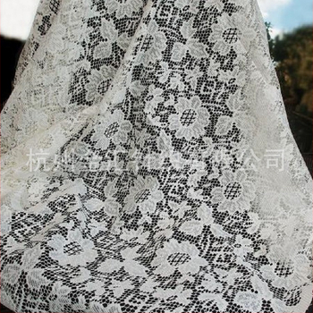 Čipkasti stolnjak s motivom suncokreta, kvadratni, 72×72 inča
