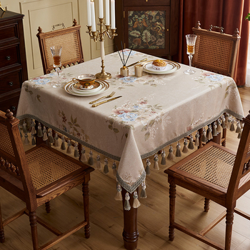 Față de masă pătrată, din țesătură, cu model plante și flori, rezistentă la temperaturi înalte