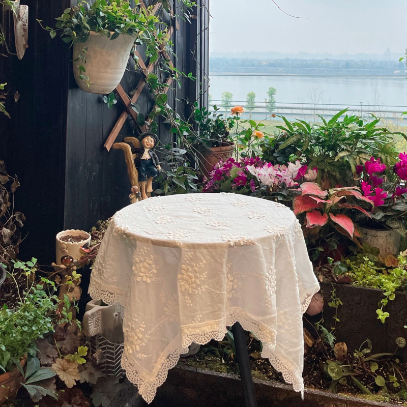 Stolnjak od pamuka 100% – pravokutnog oblika; uzorak: jednobojan, vez, geometrijski, cvjetni