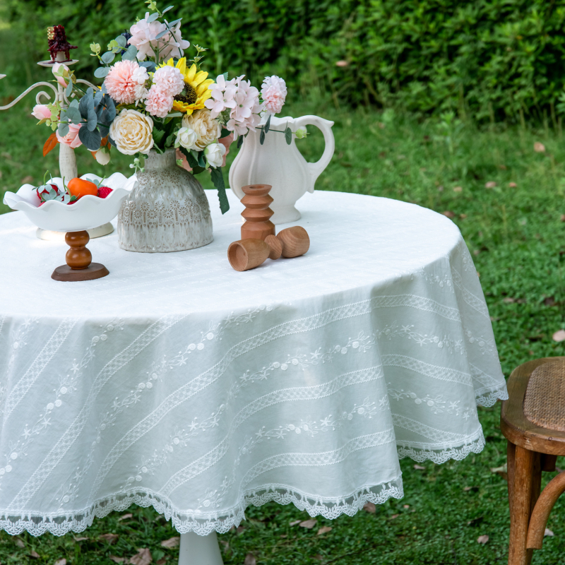 Stolnjak od pamuka 100% – pravokutnog oblika; uzorak: jednobojan, vez, geometrijski, cvjetni