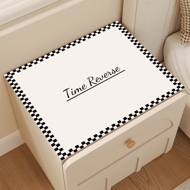 Față de masă pentru noptieră pătrată – PVC, stil lux discret, model geometric, impermeabil, antiderapant, rezistent la uzură