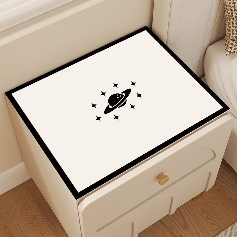 Față de masă pentru noptieră pătrată – PVC, stil lux discret, model geometric, impermeabil, antiderapant, rezistent la uzură