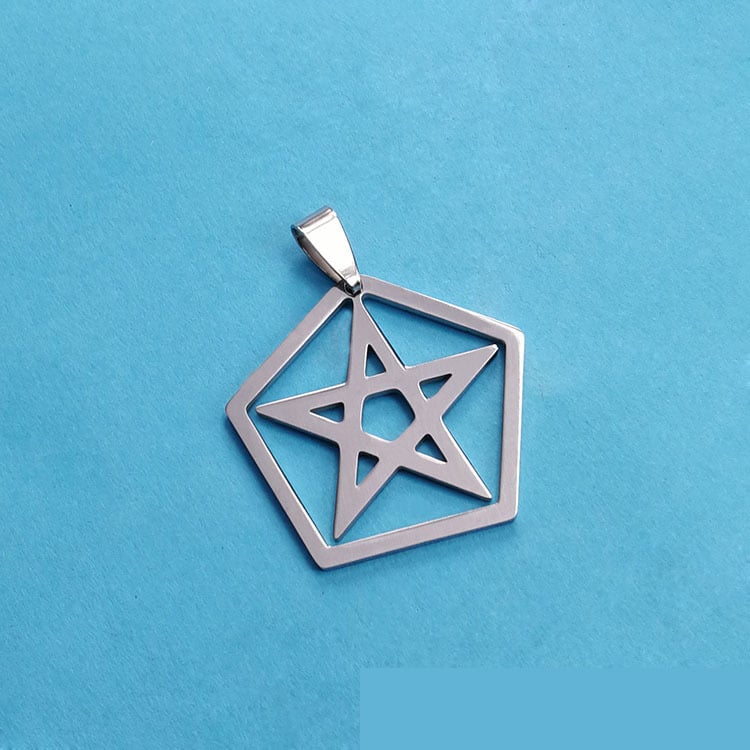 Európai és amerikai stílusú ékszer medál férfi titán acél nyaklánc kollekció kedveli az ajándékot határokon átnyúló e-kereskedelem új kiegészítő hatágú csillag