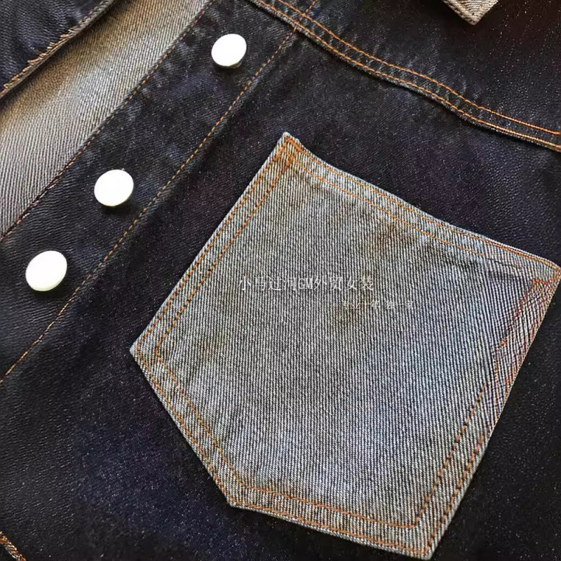 Ženska traper jakna s kontrastnim ovratnikom, kratki kroj, dugi rukavi, gradski stil