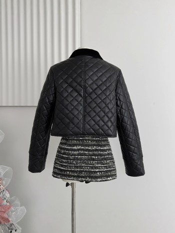 PU кожено яке със шевове в квадрати и велур панели, къс модел, елегантен градски стил, есен 2025