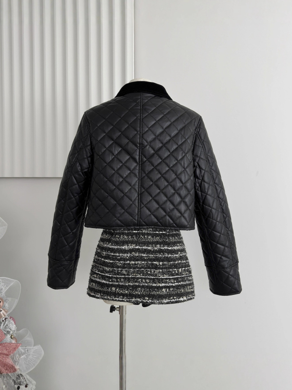 PU кожено яке със шевове в квадрати и велур панели, къс модел, елегантен градски стил, есен 2025