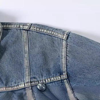 Traper jakna, uski kroj, okrugli izrez, dugi rukavi, srednja duljina, casual stil