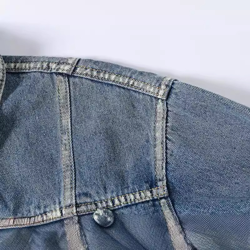 Traper jakna, uski kroj, okrugli izrez, dugi rukavi, srednja duljina, casual stil