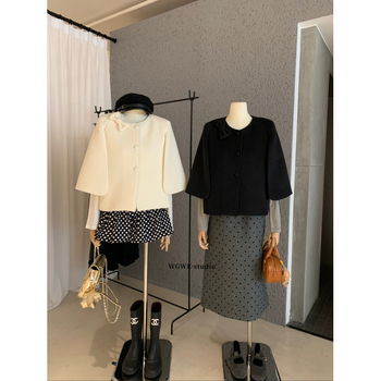 Poliészter dzseki, egyszínű, egyenes szabás, hosszú ujjú, kerek nyakú