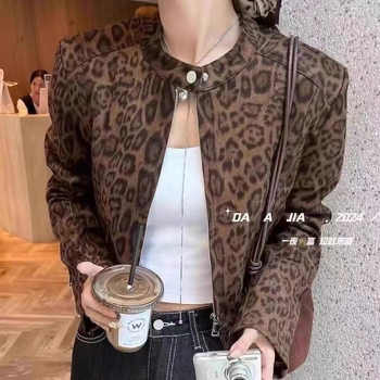 Geacă scurtă de damă cu leopard print, guler înălțat, fermoar frontal, croială în formă de A