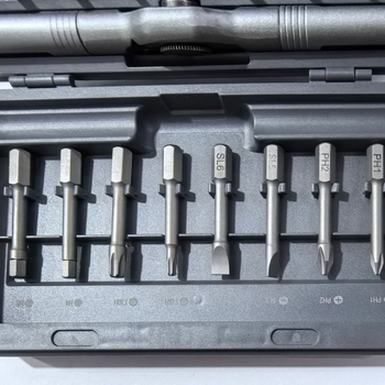 42-in-1 racsnis csavarhúzó készlet — CR-V acél penge, maximális nyomaték 100 N·m, mágneses, nem szigetelt