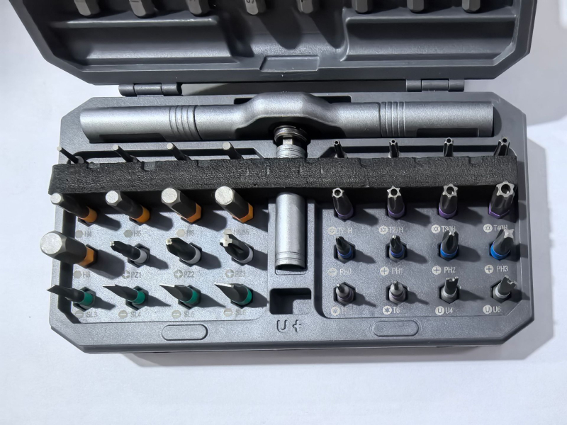 42-in-1 racsnis csavarhúzó készlet — CR-V acél penge, maximális nyomaték 100 N·m, mágneses, nem szigetelt