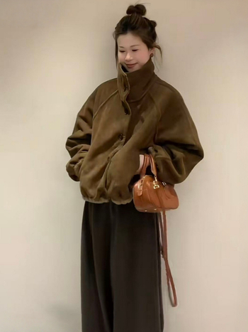 Női koreai stílusú vastag velúr dzseki beépített szőrmével, rövid szabású, álló gallér, egysoros gombolás