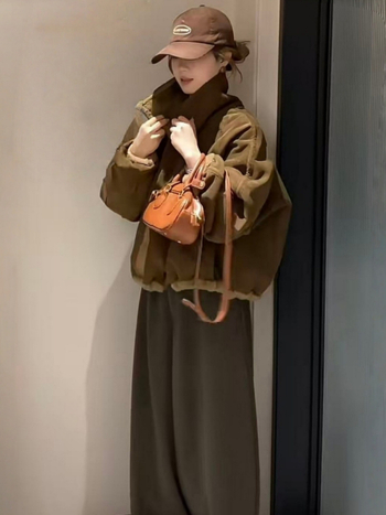 Női koreai stílusú vastag velúr dzseki beépített szőrmével, rövid szabású, álló gallér, egysoros gombolás