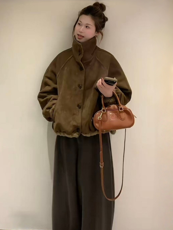 Női koreai stílusú vastag velúr dzseki beépített szőrmével, rövid szabású, álló gallér, egysoros gombolás