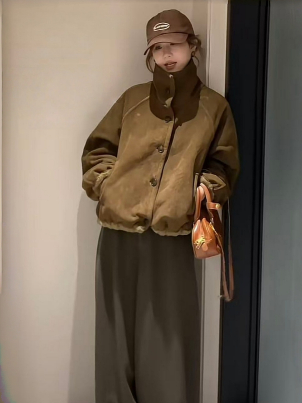 Női koreai stílusú vastag velúr dzseki beépített szőrmével, rövid szabású, álló gallér, egysoros gombolás