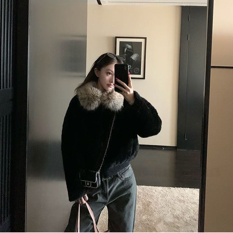 Női rövid kabát nagy műszőrös gallérral, szélálló, báránygyapjú fleece bélés, hímzett részletek