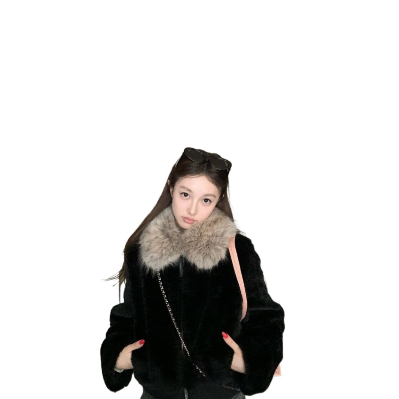 Női rövid kabát nagy műszőrös gallérral, szélálló, báránygyapjú fleece bélés, hímzett részletek