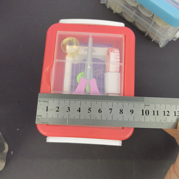 16 darabos kettős rétegű tű- és cérnatartó doboz