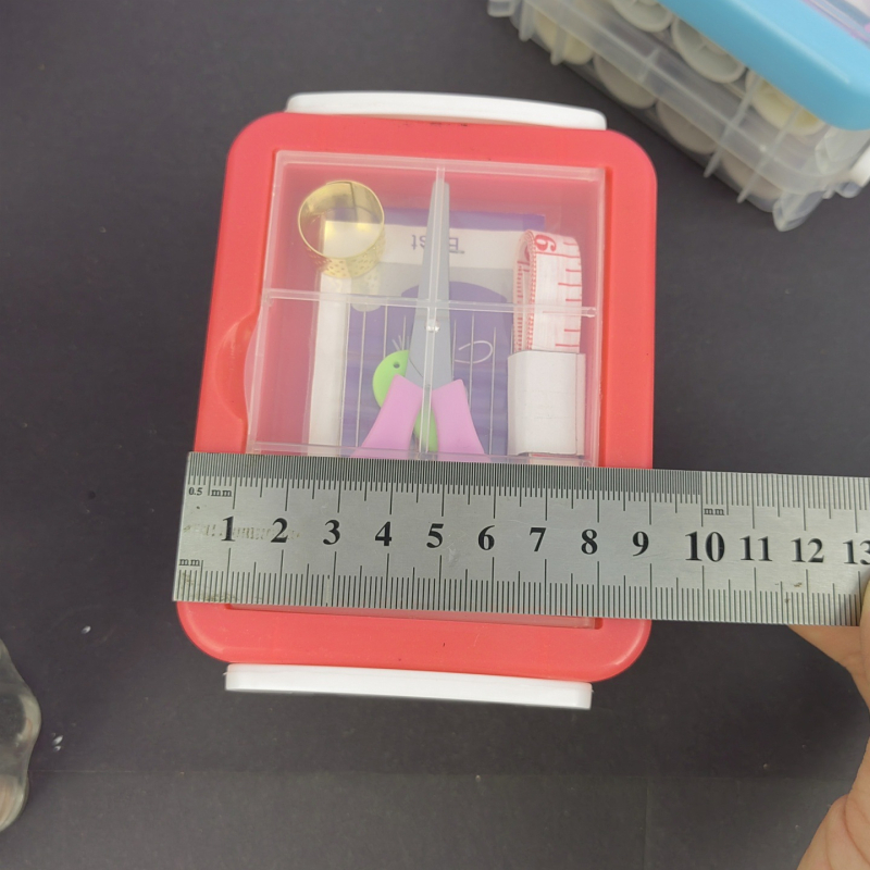 16 darabos kettős rétegű tű- és cérnatartó doboz