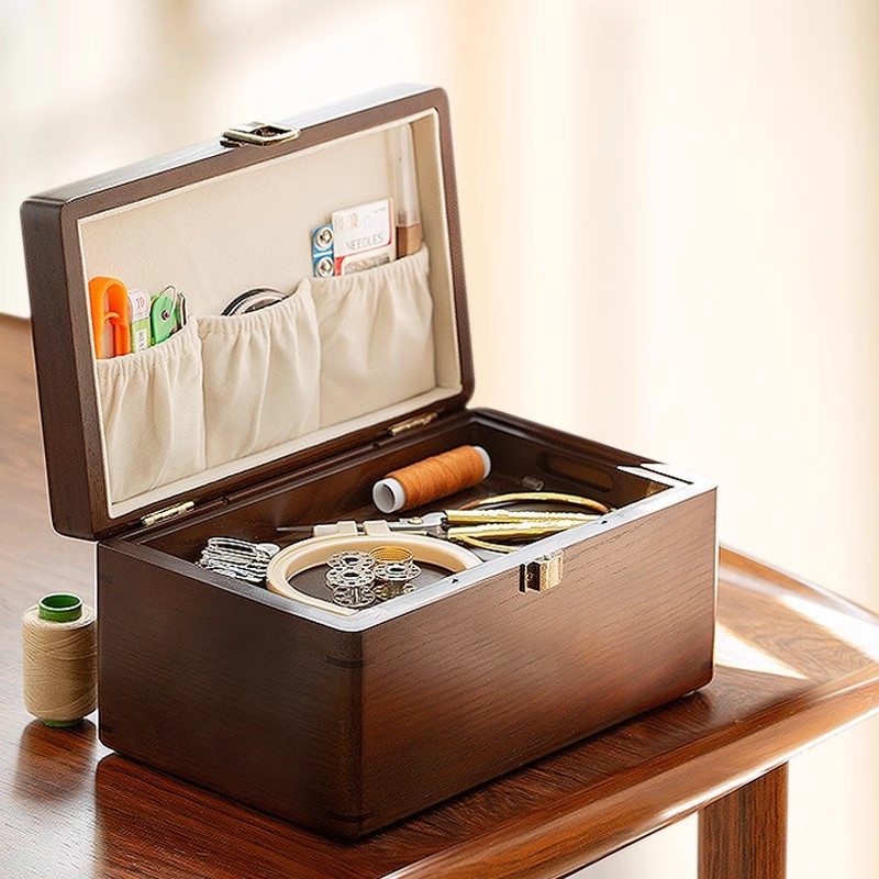 Fából készült varrótartó doboz háztartási készlettel és szerszámtároló rekesszel, kiváló minőségű, 0.91 kg bruttó tömeg