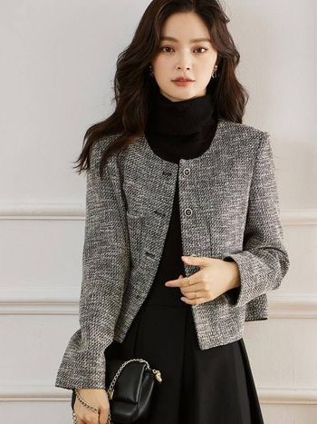 Ženski tweed sako, polo ovratnik, ravni kroj, duljina 50-65 cm, jesen 2025