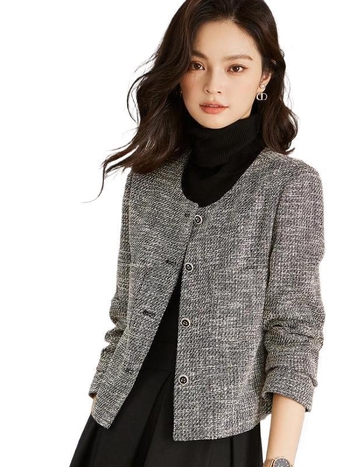 Ženski tweed sako, polo ovratnik, ravni kroj, duljina 50-65 cm, jesen 2025