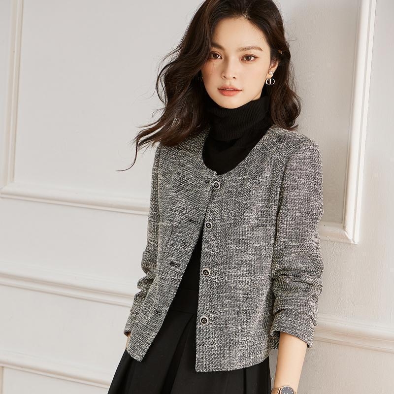 Ženski tweed sako, polo ovratnik, ravni kroj, duljina 50-65 cm, jesen 2025