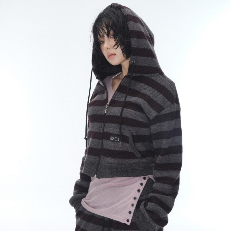 Cardigan tricotat pentru femei, cu glugă și fermoar – model cu dungi, croială scurtă (40–50 cm), amestec acrilic-bumbac, broderie