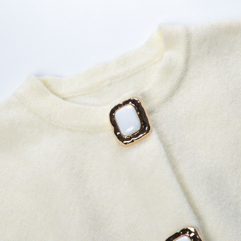 Gyapjúkeverék kardigán, szűk fazon, háromgombos zárás, kerek nyak, őszi 2025