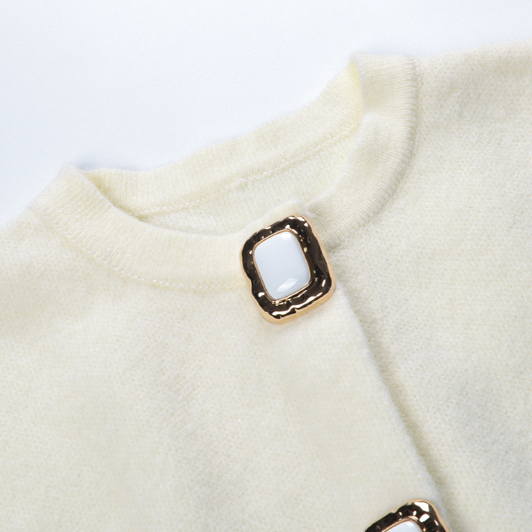 Gyapjúkeverék kardigán, szűk fazon, háromgombos zárás, kerek nyak, őszi 2025