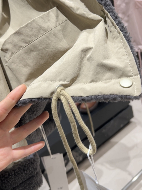 Kétoldalas, felvehető külső ruha — koreai stílusú minimalist, kerek nyak, vast pamutszerű anyag, hosszú ujjú, alja húzókötővel, szabályos hossz 50–65 cm