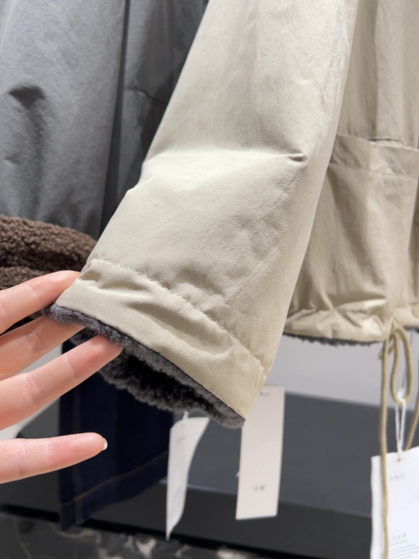 Kétoldalas, felvehető külső ruha — koreai stílusú minimalist, kerek nyak, vast pamutszerű anyag, hosszú ujjú, alja húzókötővel, szabályos hossz 50–65 cm