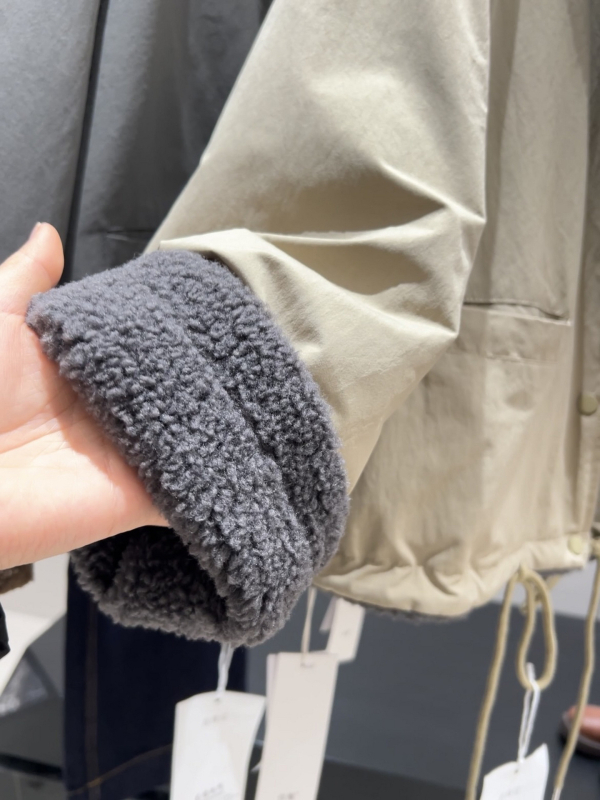 Kétoldalas, felvehető külső ruha — koreai stílusú minimalist, kerek nyak, vast pamutszerű anyag, hosszú ujjú, alja húzókötővel, szabályos hossz 50–65 cm