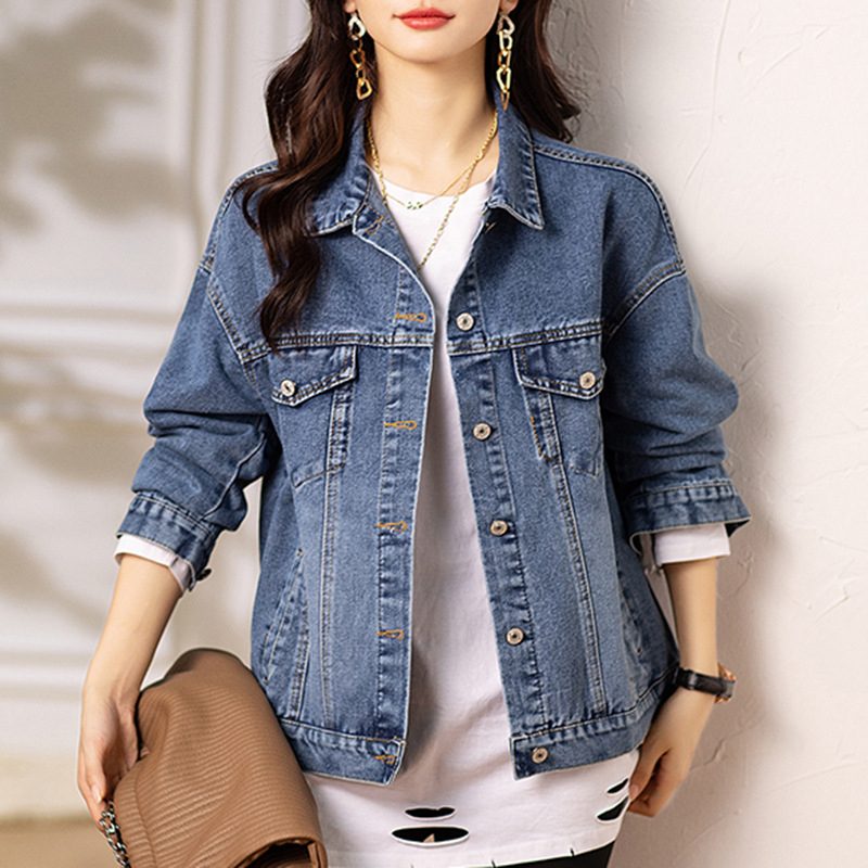 Rövid farmerdzseki – bő szabású, hosszú ujjú, polo gallér, akril anyag