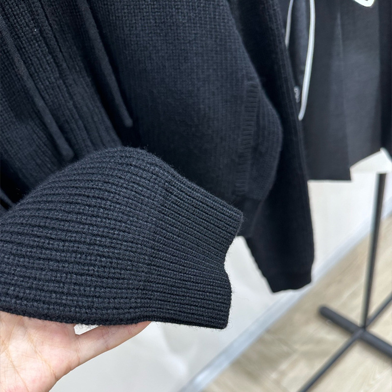Cardigan stil pulover s kapuljom i zatvaračem, 50% vuna + umjetna krzna, ležernog kroja