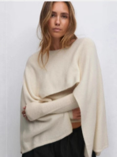 Pulover tricotat cu glugă, croială lejeră, guler rotund, material poliester 30–50%, lungime 50–65 cm