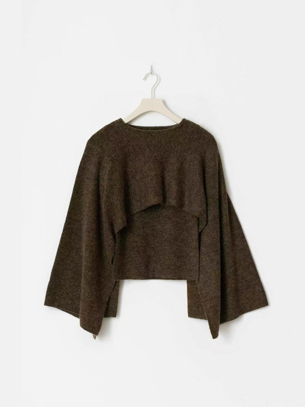 Pulover tricotat cu glugă, croială lejeră, guler rotund, material poliester 30–50%, lungime 50–65 cm