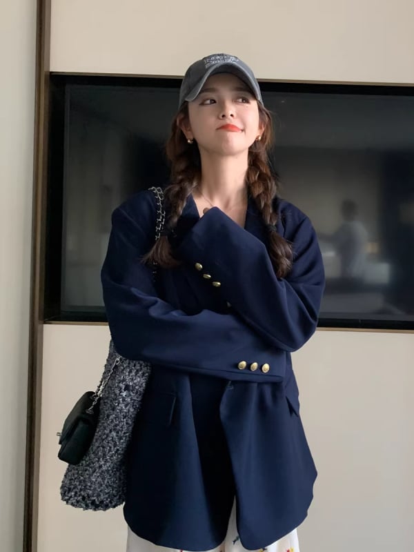 Blézer absztrakt mintával, lazított szabású, egygombos előlap, kosztüm gallér, hosszú ujjú