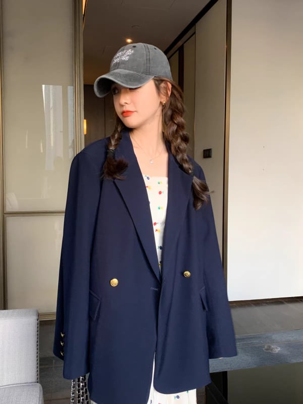 Blézer absztrakt mintával, lazított szabású, egygombos előlap, kosztüm gallér, hosszú ujjú