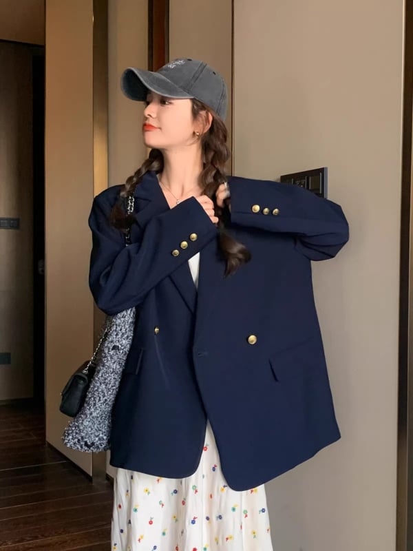 Blézer absztrakt mintával, lazított szabású, egygombos előlap, kosztüm gallér, hosszú ujjú