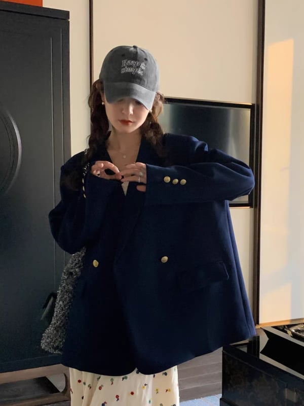 Blézer absztrakt mintával, lazított szabású, egygombos előlap, kosztüm gallér, hosszú ujjú