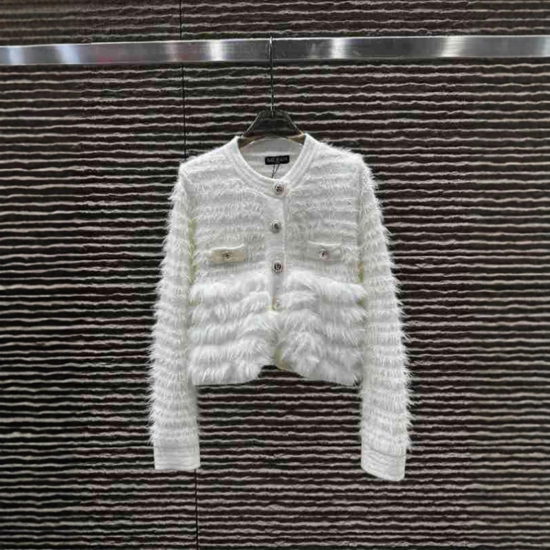 Elegantni pleteni kardigan s pahuljastim patchworkom u stilu Chanel, kratka duljina, okrugli ovratnik, duge rukave