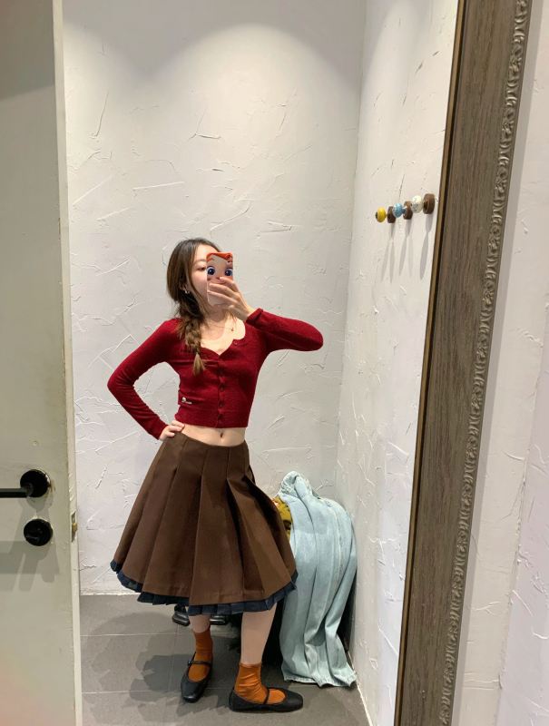 Ženski pleteni kardigan, slim fit, polu-visoki ovratnik, mješavina vuna-nylon (50–70% ovčja vuna, 30–50% nylon), kratka duljina (40–50 cm)