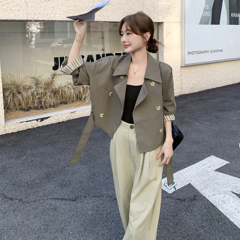 Jachetă scurtă în stil coreean, cu curea, nasturi dubli, guler rever, croială lejeră, mâneci lungi, poliester solid, toamnă 2025