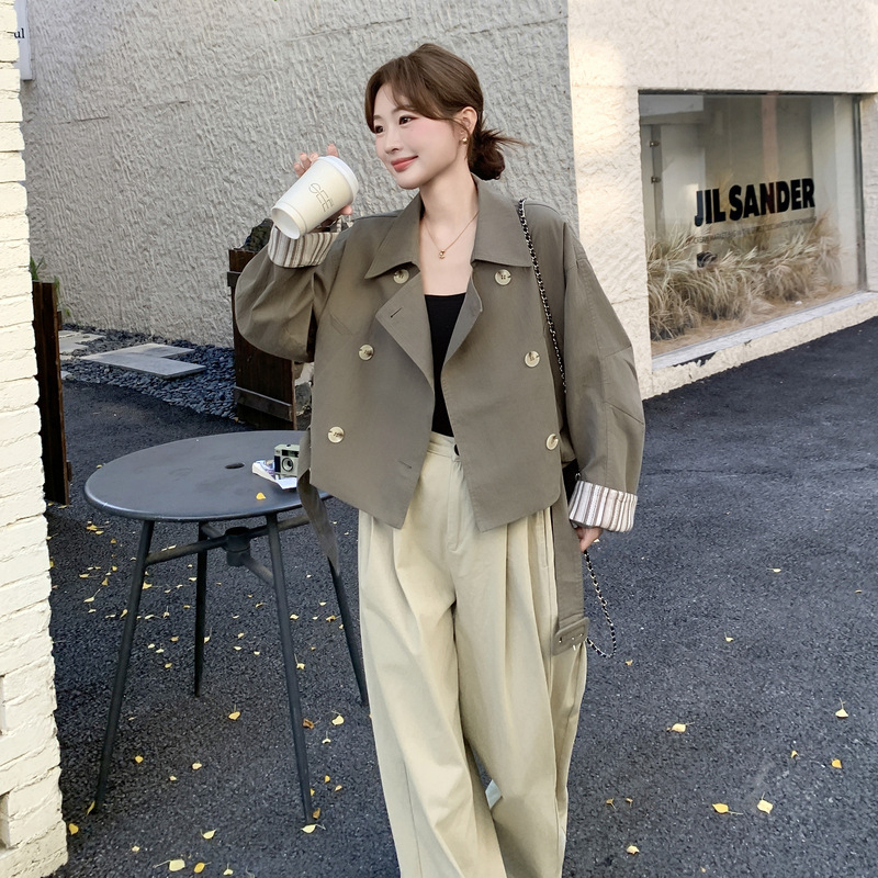 Jachetă scurtă în stil coreean, cu curea, nasturi dubli, guler rever, croială lejeră, mâneci lungi, poliester solid, toamnă 2025
