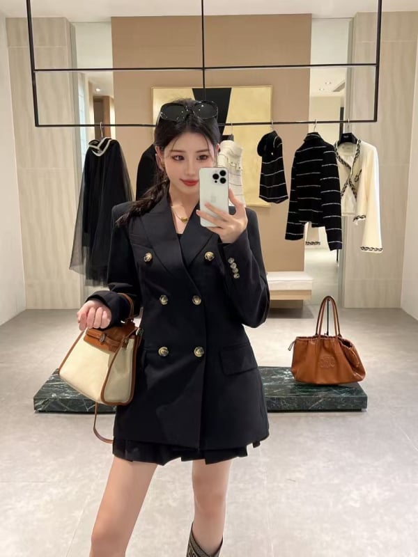 Női gyapjú blézer öltöny gallérral, egy sor gomb, szabványos hossz, 90–95% gyapjú