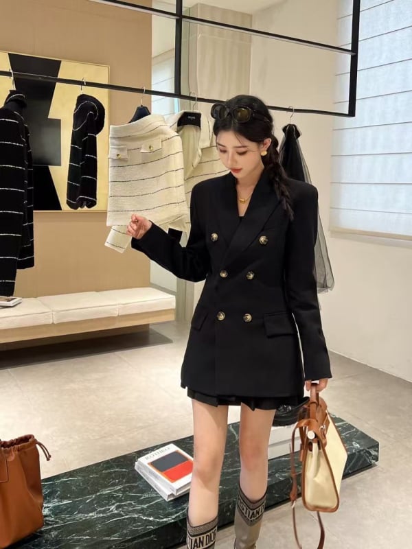 Női gyapjú blézer öltöny gallérral, egy sor gomb, szabványos hossz, 90–95% gyapjú